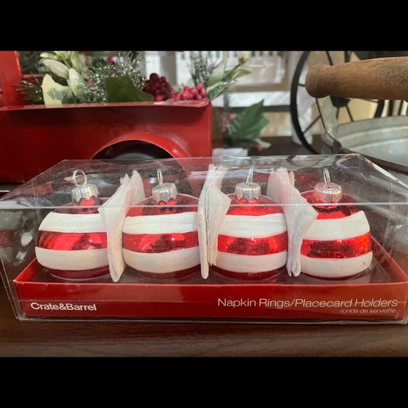 Christmas Crate and Barrel Napking Rings - Picture 1 of 3